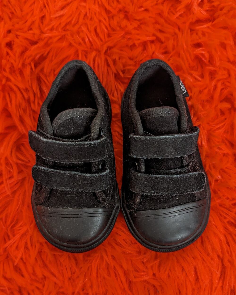NWOT VANS Black Old Skool V Low Top Velcro Toddler Skater Shoes 4